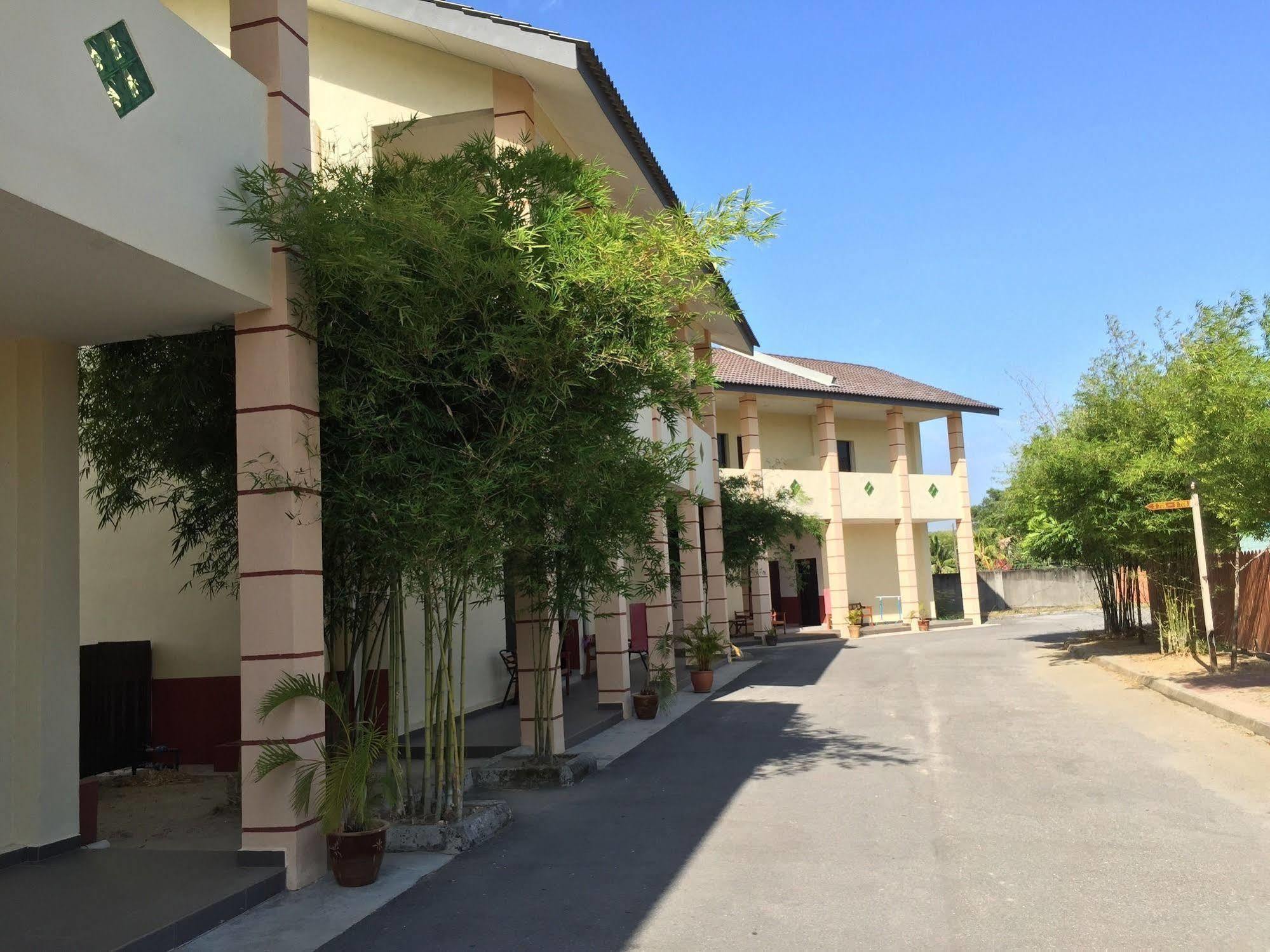 Adina Drive In Motel Лангкави Экстерьер фото